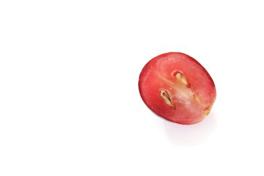 beyaz zemin üzerinde bir üzüm