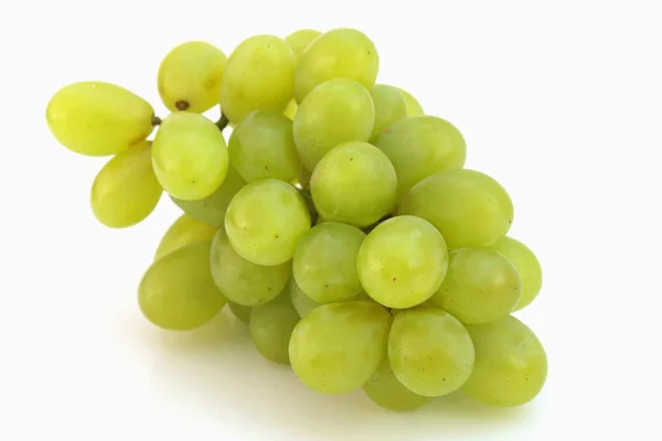 Banda winogron na białym tle — Zdjęcie stockowe