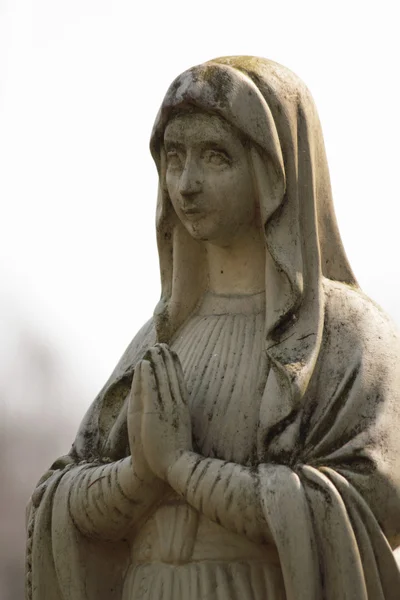 Estatua de las mujeres en la tumba — Foto de Stock