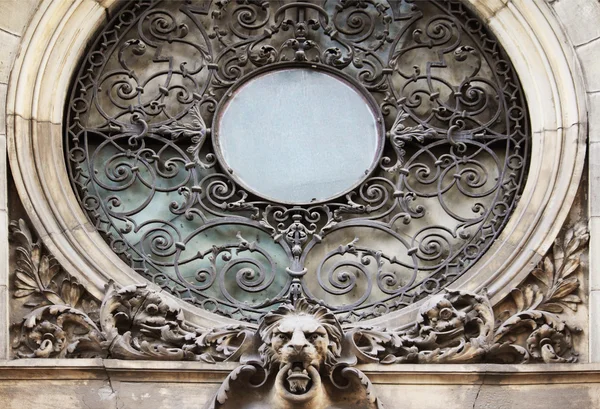 Окно в стиле барокко (XVI век) ) — стоковое фото