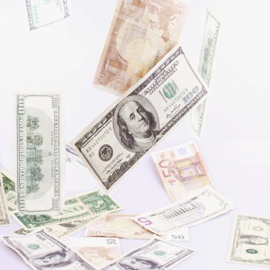 dolarlık banknot kadar yakın