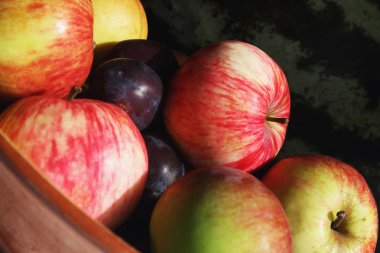 insan sağlığına bir sembolü olarak meyve