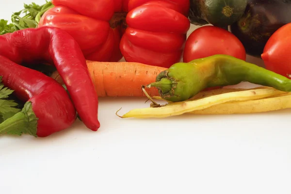 Fruta sobre um fundo branco — Fotografia de Stock