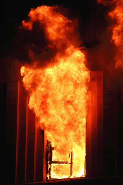 Burning house — Stock Photo, Image