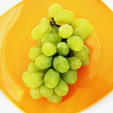 hafif bir arka plan üzerinde üzüm demet