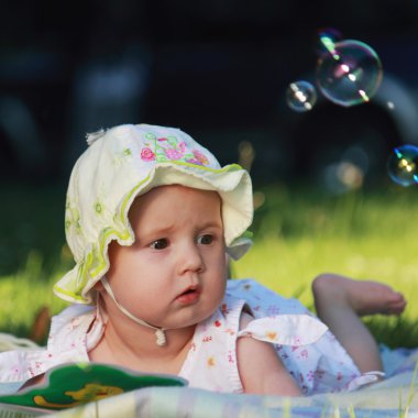 Bebek sabun kabarcıkları