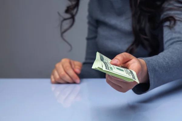 Mujer Negocios Que Billetes Dólar Préstamo Hipoteca Beneficio Concepto Dinero — Foto de Stock