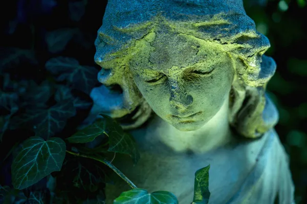 Ángel Guardián Antigua Estatua Piedra Luz Del Sol —  Fotos de Stock