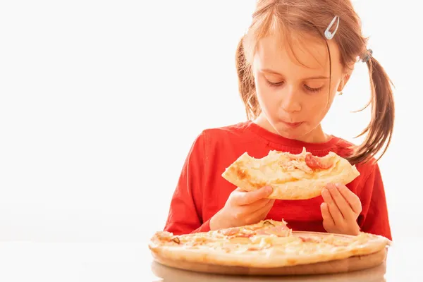 Portré Gyönyörű Vonzó Gyermek Lány Élvezi Finom Szelet Pizza Szereti — Stock Fotó