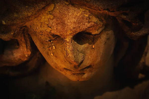 Концепция Смерти Закройте Ангела Плача Фрагмент Древней Статуи — стоковое фото