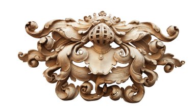 Beyaz arka planda şövalye koruyucusunun antik taş heykeli.