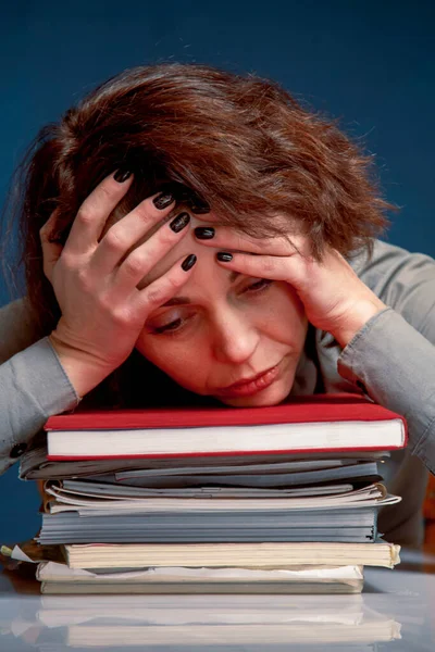 Stressad Affärskvinna Depression Frustration Ångest Oro Koncept Vertikal Bild — Stockfoto