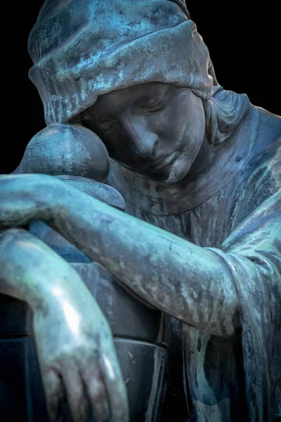 Fragmento Antigua Estatua Mujer Triste Desesperada Tumba —  Fotos de Stock