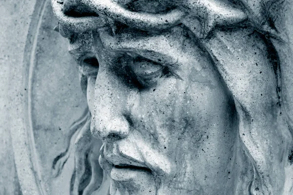 イエス キリストの古代の彫像とげの冠 — ストック写真
