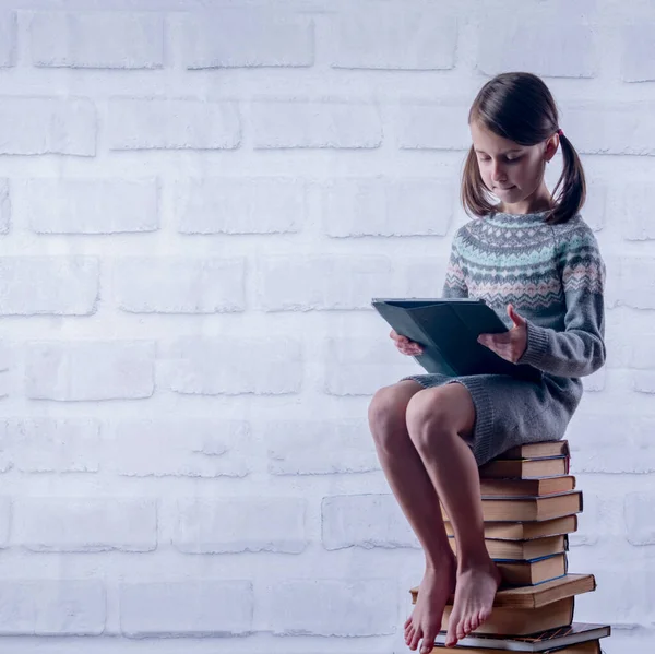 Portrait Young Girl Sitting Stack Books Tablet Concept Learning New — Stock Photo, Image