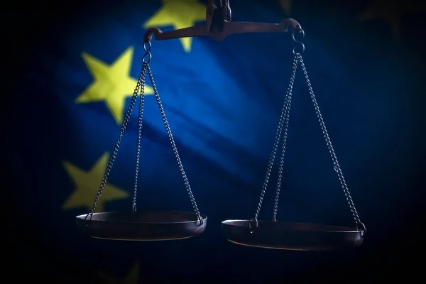 Смуга Справедливості Проти Прапора Європейського Союзу Символу Рівності Справедливості — стокове фото