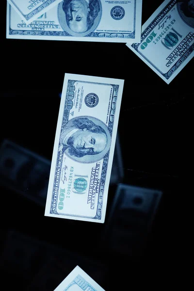 Honderd Dollar Biljetten Vallen Zwarte Achtergrond Geld Regen Groot Gebruik — Stockfoto