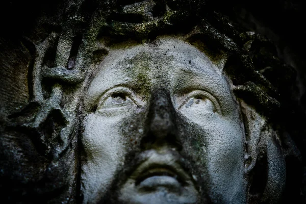 Antieke Standbeeld Jezus Christus Een Kroon Van Doornen Afbeelding Retrostijl — Stockfoto