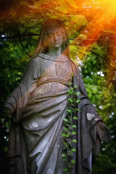 Starożytna Kamienna Figura Modlitwa Wiara Religia Miłość Koncepcja Nadziei — Zdjęcie stockowe