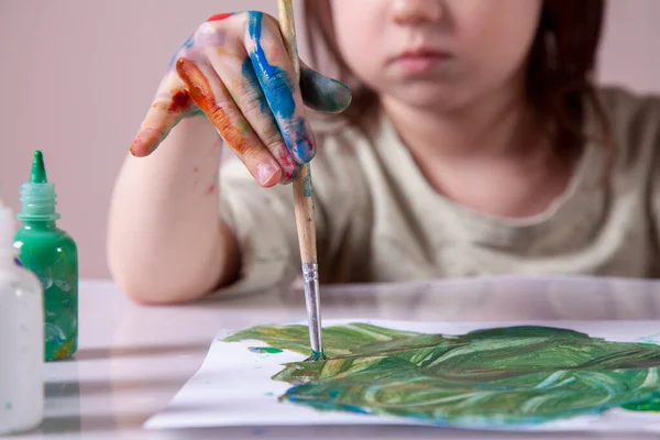 Retrato Joven Hermosa Niña Pintando Con Pincel Arte Infancia Aprendizaje — Foto de Stock