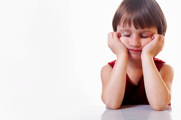 Retrato Uma Menina Triste Exausta Sozinha Com Seus Problemas Infância — Fotografia de Stock