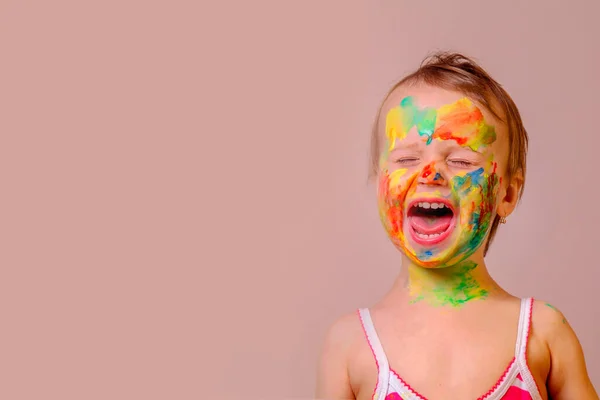 Imagen Humorística Del Maquillaje Infantil Belleza Moda Concepto Infancia Feliz — Foto de Stock