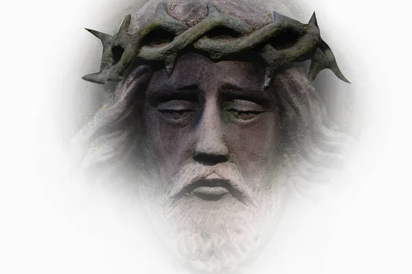 Ісус Христос Тернистій Короні Статуя Стародавнього Каменю Білому Тлі — стокове фото