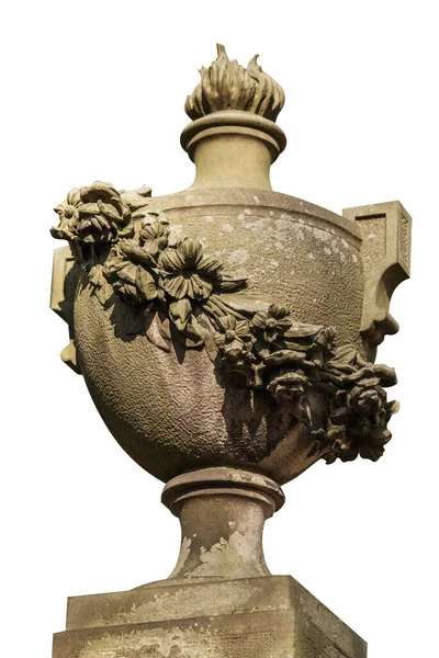 Beyaz arka planda izole edilmiş külleri olan eski bir taş vazo..