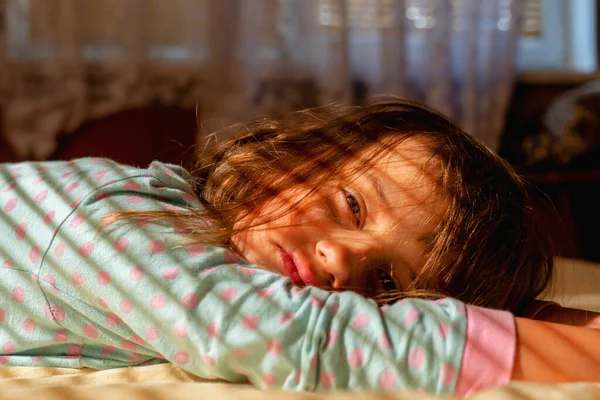 Portret Van Een Verdrietig Meisje Bed Angst Angst Van Kinderen — Stockfoto