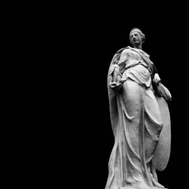 Bilgelik ve zafer tanrıçası Athena siyah arka planda izole edildi. Kazananın savaşçısını elinde tutuyor. Metin veya tasarım için boşluk kopyala.