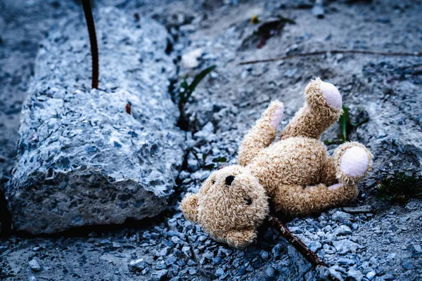 Imagem Conceitual Guerra Rússia Contra Ucrânia Brinquedos Partidos Imagem Horizontal — Fotografia de Stock