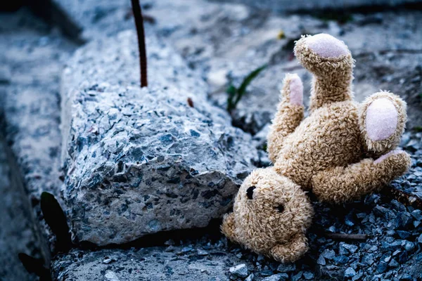 Uma Pilha Detritos Construção Urso Pelúcia Brinquedo Infantil — Fotografia de Stock