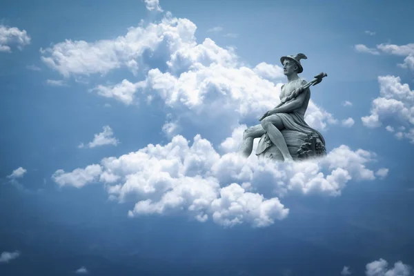 Стародавня Статуя Древнього Бога Торгівлі Купців Мандрівників Гермеса Хмарах — стокове фото