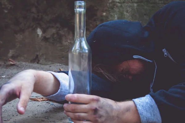 Retrato Alcoólatra Beber Vodka Alcoolismo Dor Piedade Falta Moradia Problema — Fotografia de Stock