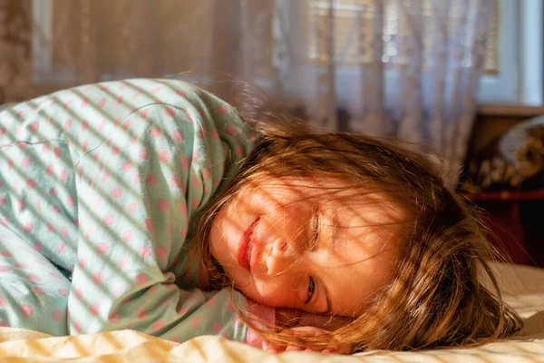 Kavramsal Görüntü Mutluluk Dikkatsizlik Mutlak Güvenlik Duygusu Genç Bir Kızın — Stok fotoğraf