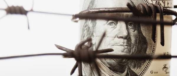 Imagem Conceitual Projeto Lei Dólar Americano Embrulhado Arame Farpado Como — Fotografia de Stock