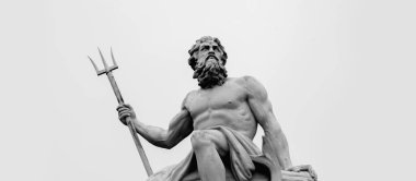 Deniz ve okyanus tanrısı Neptün 'ün (Poseidon, Triton) kudreti. Neptün 'ün üç dişli mızrağı sembol gücü, güç ve sınırsız. Antik bir heykelin parçası.. 