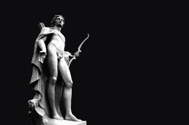 Antik Yunan ve Roma mitolojisinde Apollo okçuluk, müzik ve dans, doğruluk ve kehanet, şifa ve hastalıklar, güneş ve ışık ve şiir tanrısıdır. Boşluğu kopyala.