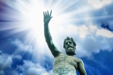 Yüce Tanrı Zeus (Jüpiter). Olimpiyat tanrılarının kralı ve gök gürültüsü ve gök gürültüsünün hükümdarı. Antik heykel.