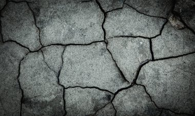 Çatlak, gri beton arka plan dokusu. Boşluğu kopyala.