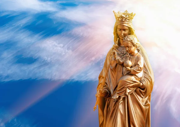 Fragment Gammel Statue Jomfru Maria Med Jesusbarnet Kopirom – stockfoto