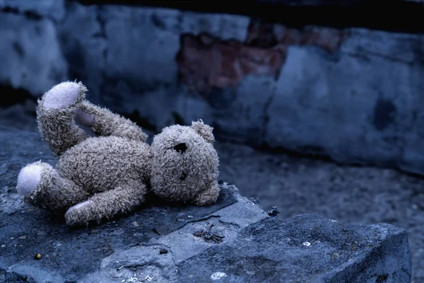 Teddy Urso Brinquedo Esquecido Rua Como Símbolo Solidão Das Crianças — Fotografia de Stock