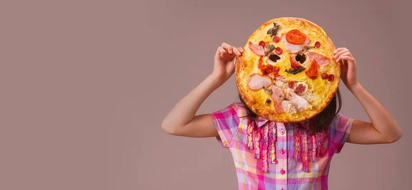 Pizzaessen Schöne Kindermädchen Mit Pizza Kopierraum — Stockfoto