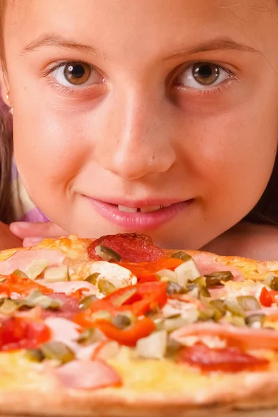 Pizza Para Niños Primer Plano Retrato Joven Niña Hermosa Feliz — Foto de Stock