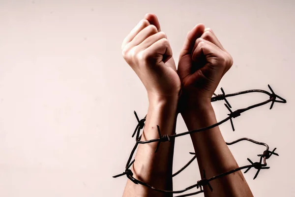 Πολεμάμε Για Την Ελευθερία Και Ανθρώπινα Δικαιώματα Κλείστε Χέρια Του — Φωτογραφία Αρχείου