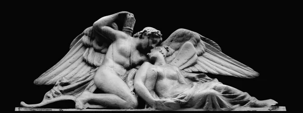 Psyché Ravivée Par Baiser Cupidon Isolé Sur Fond Noir Image — Photo