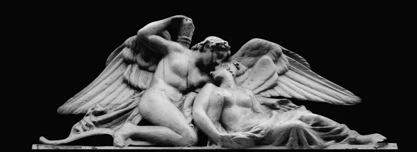 Psique Revivido Pelo Beijo Cupido Isolado Fundo Preto Imagem Preto — Fotografia de Stock