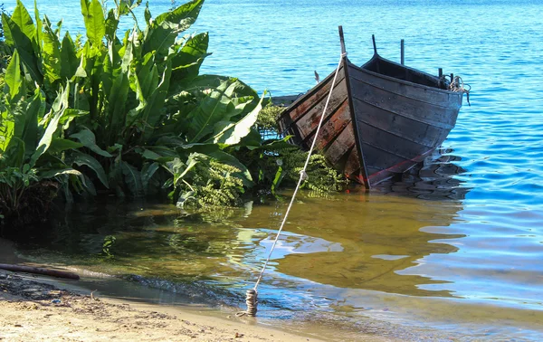 Barco solitario — Foto de Stock