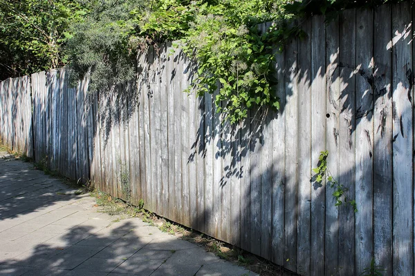 Oud houten hek — Stockfoto