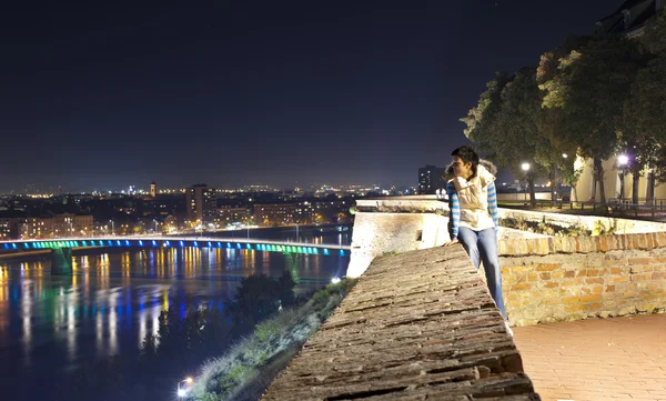 Alone in the city at night — Stock Photo, Image